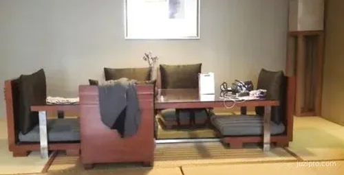 海归男与学院派长腿美女的动作大战