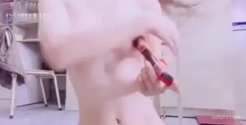 年轻妹子居家创意美食挑战