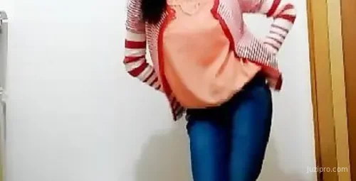 艺校美女浴室舞蹈秀新年童谣