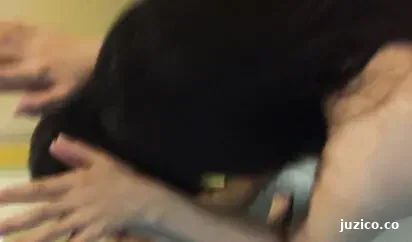 漂亮大奶小女友在卫生间趴在镜前被后人猛操