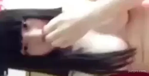 学姐打赌失败的惩罚，肌肤非常粉嫩-截图2