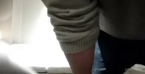 酒店约兼职妹模仿姿势体验洗浴