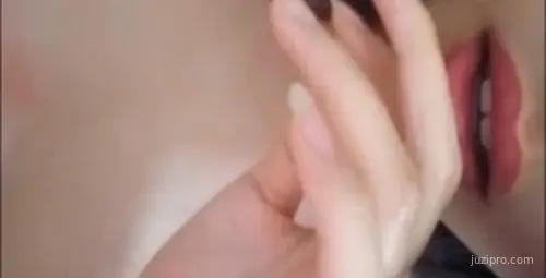 名校清纯大学生宿舍自拍分享