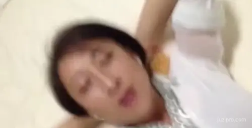 成功与新搬来的气质熟女邻居建立良好关系