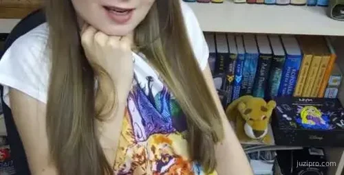 小狗舔人引发意外满足感