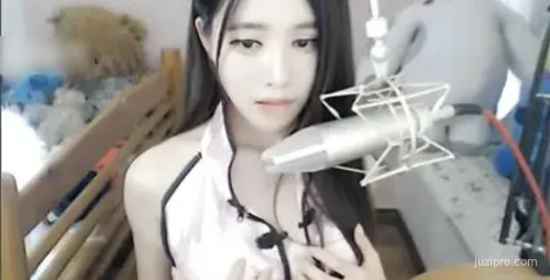 前熊猫TV高人气美女主播梦境一对一直播