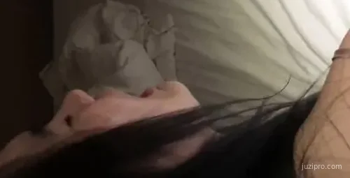 大学女生首次约会紧张不适经历