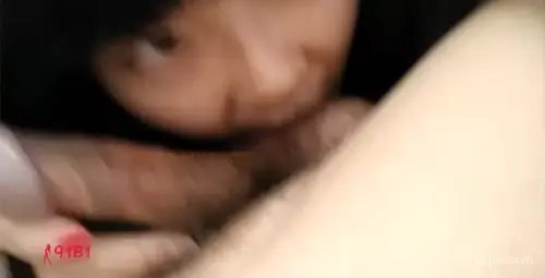 男子与人妻幽会中途接电话