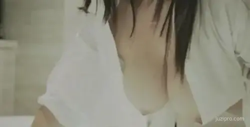 浴缸巨乳美女唯美激情 摄影师高清视频