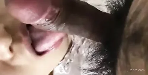 女上位后妹子被疯狂后入操喷，喷水最多的一次