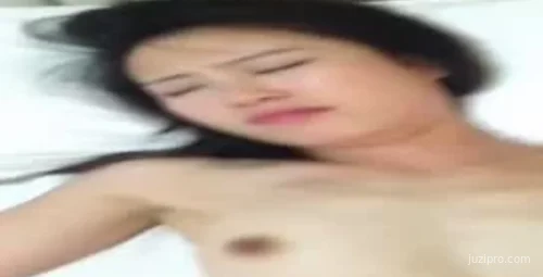 阿姨欢笑不止，最后要求口交