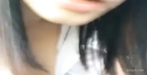 美乳女神露营帐篷内激情互动