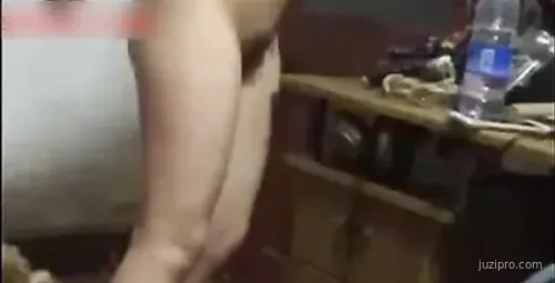 游戏主播与中年大叔自拍分享