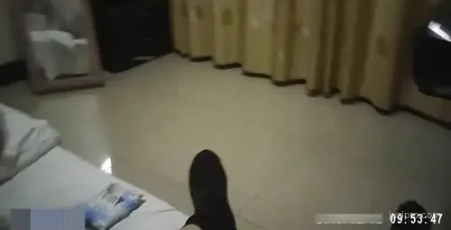 狗爷棋牌室与黑丝短裙少妇互动