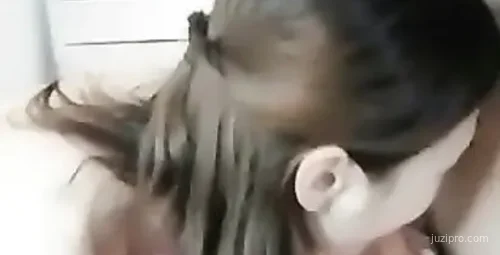 白皙少妇直播情趣内衣展示