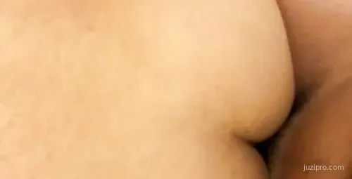 良家人妻与丈夫的亲密互动