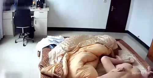 锅盖头小哥白天亲密唤醒妻子