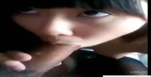 可爱女友遭遇意外体验措手不及