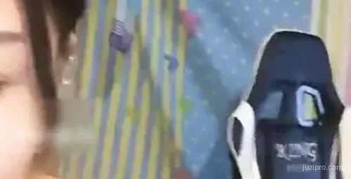 蜜儿夫妻8月直播诱导会员送礼物