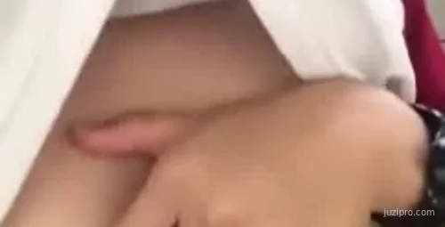 高中生厕所自摸奇闻