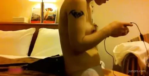 性感少妇黑丝出镜热情互动