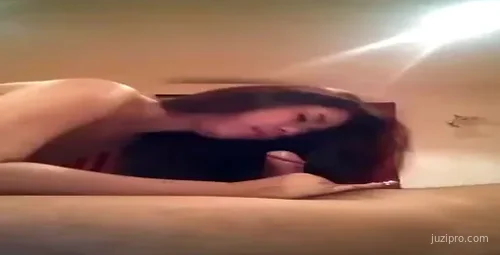 国中老师在家为前男友帮忙视频外泄-截图2