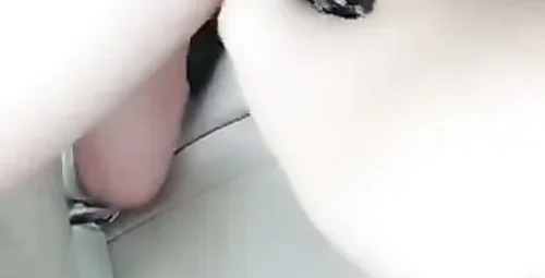 网红演绎寒冬路边等滴滴的趣味故事