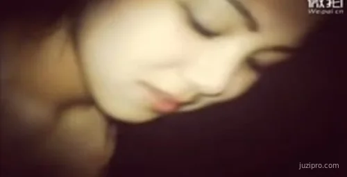 疑似香港歌手邓X私密影片网路疯传