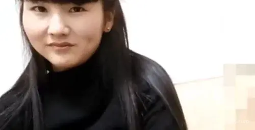 路边店邂逅良家少妇，酒窝迷人齐头帘，边看片边激情，水汪汪诱惑，对白精彩刺激，速来体验！