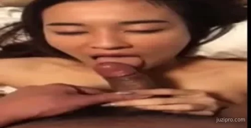 高颜值女性被玩到眼神迷离 吃下大棒棒