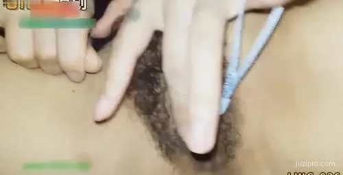 老龟哥酒店套房与美少妇互动