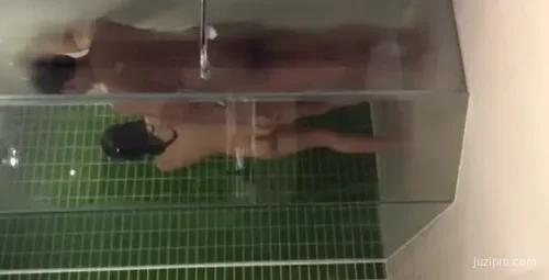 泰国国立大学Namu与朋友私拍，浴室浪漫