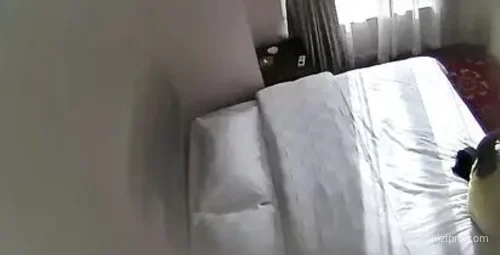 职场人妻急切相拥，对白清晰