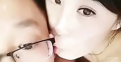 公务员夫妻中秋期间直播居家生活