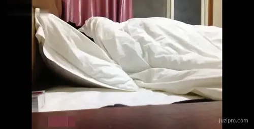 诱导少妇发生不雅行为