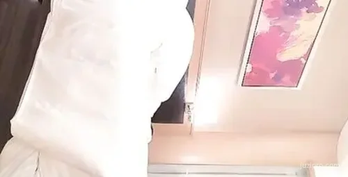 红色内衣战神重返，高端女神续约