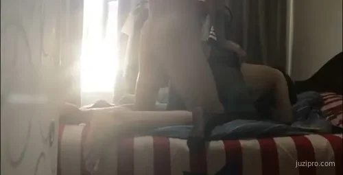 酒吧邂逅98年长腿黑丝促销员