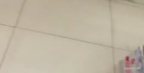 洛丽塔系列第19部：牛仔裤洞与跳弹逛超市