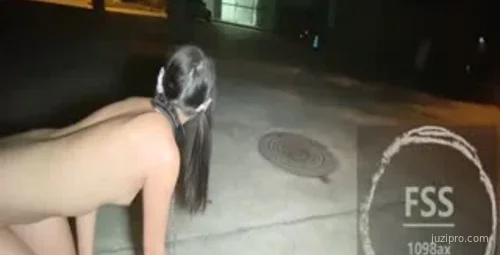 知名网红户外挑战大学城漫步