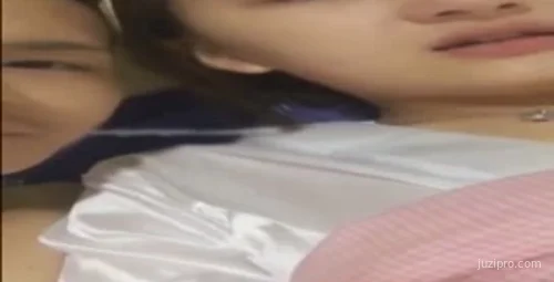 美女与普通男自拍的趣味日常