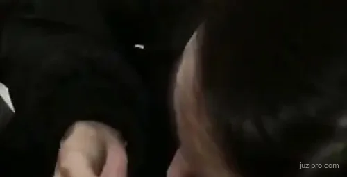 微博红人公共卫生间自拍视频曝光