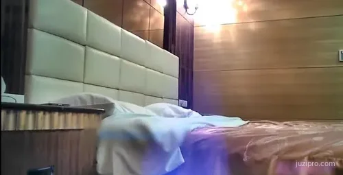 游戏结识的96年白皙美女