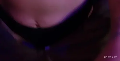 脱衣舞打破规则：避孕套使用的重要性