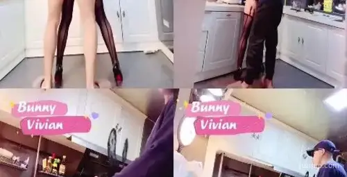 Vivian姐爱丝袜情趣内衣 厨房流理台深喉 站立后入爆射