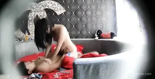 毛发旺盛女生与男友浪漫约会