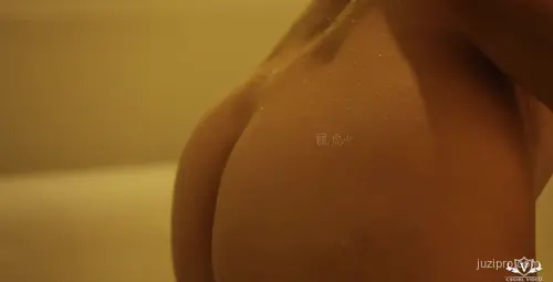 松果儿浴室湿臀特写 松果儿浴缸水珠翘臀 csgirlvideo027诱惑