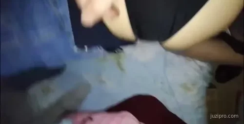 大神力作：晚餐后眼镜女友私密诱惑高跟丝袜