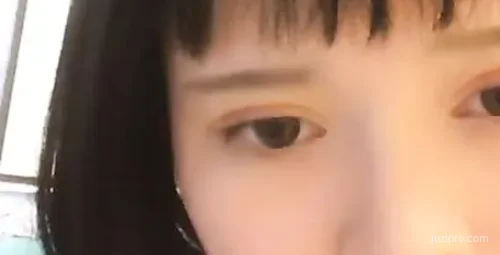 高颜值萌妹短发诱惑秀，动作吸睛