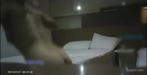 猛男与金发美女的热情交欢