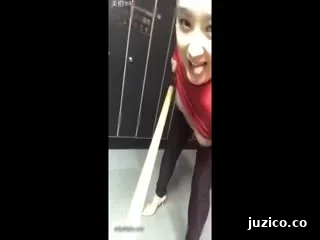 这主播为了红，见谁勾引谁